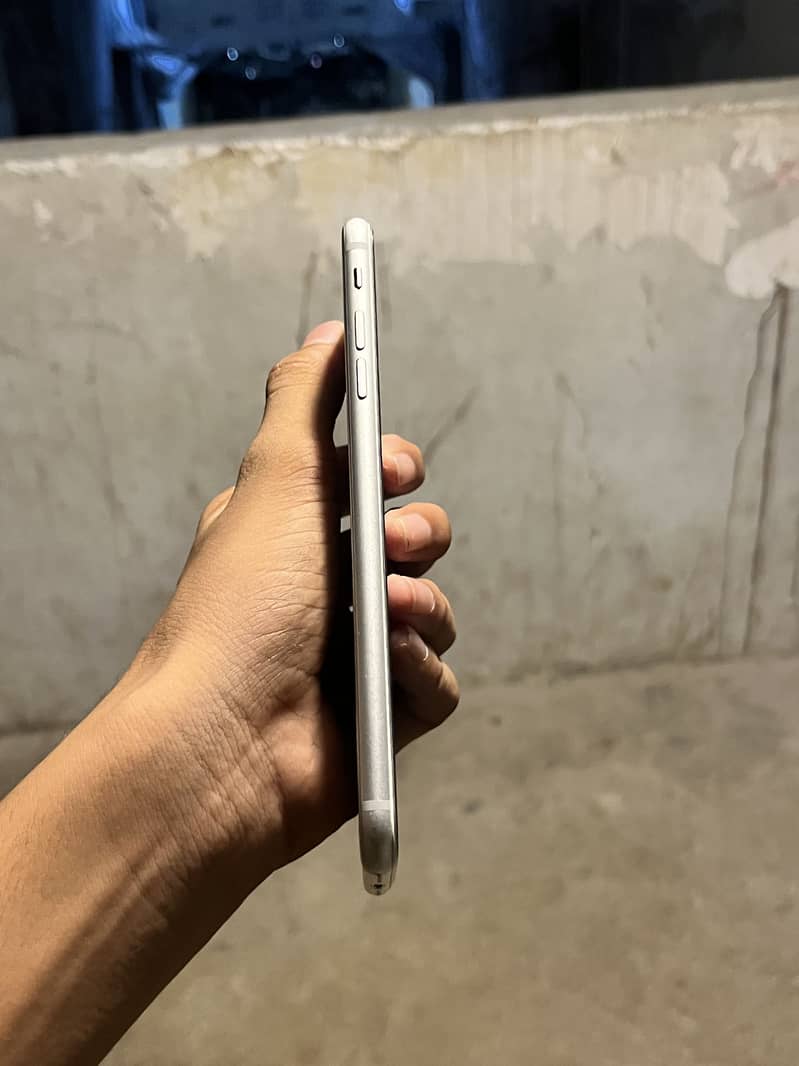 Apple iPhone 8 Plus 4