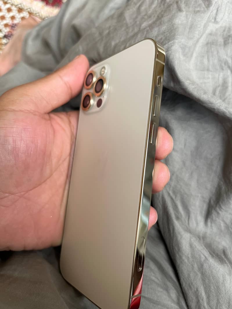 Apple iPhone 12 6