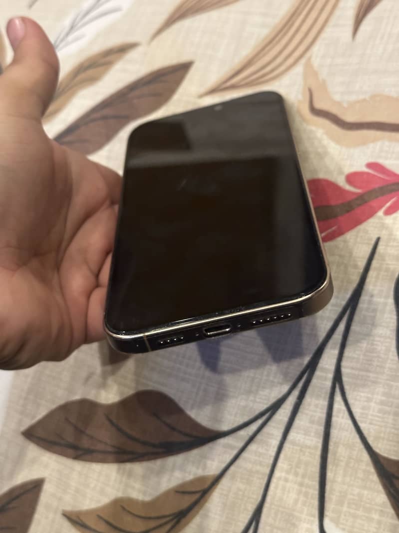 Iphone 16 pro max 3
