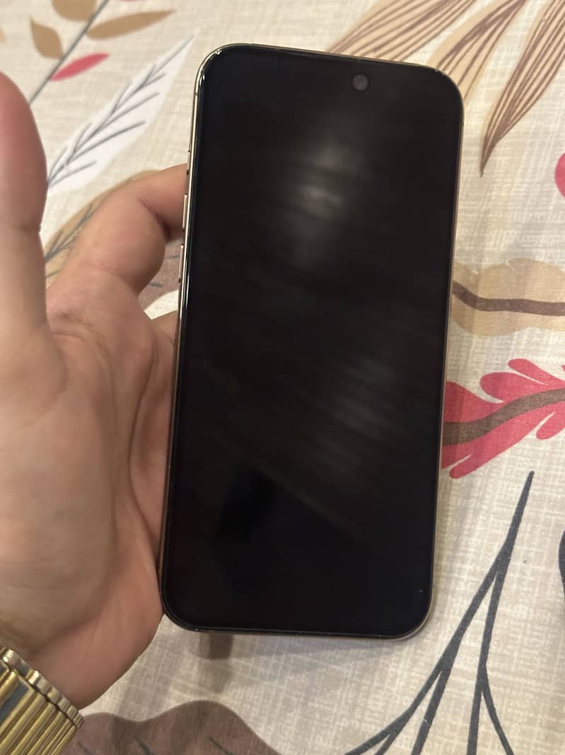Iphone 16 pro max 4