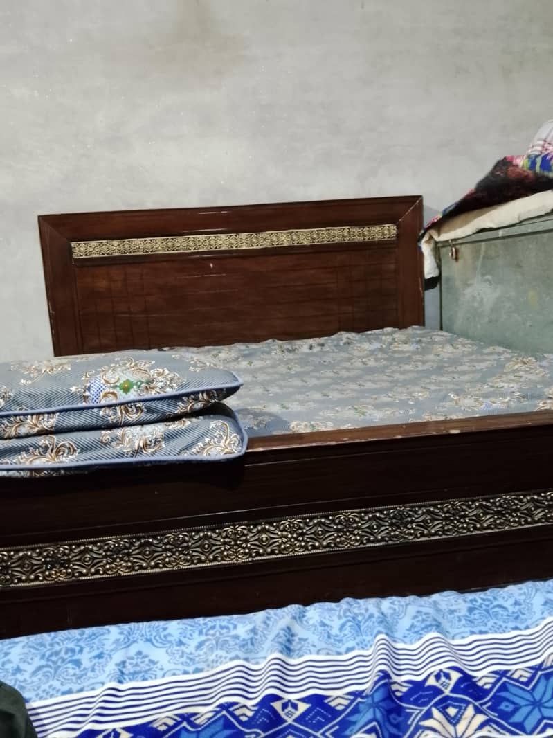 bed dressing showcse 1