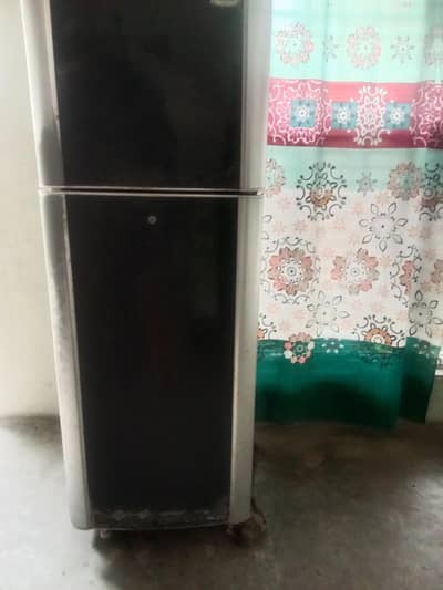 fridge waves refrigerator gud condition 10/9