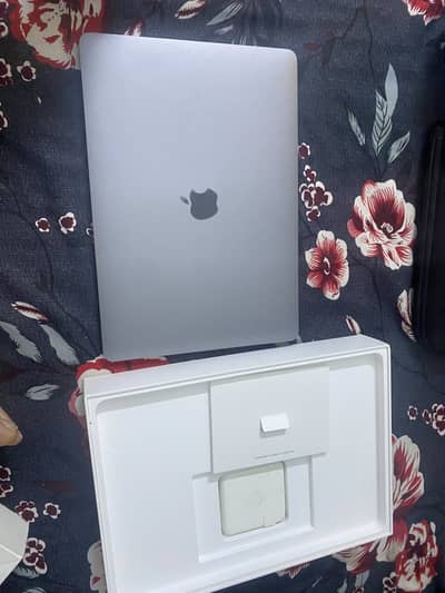 Macbook Pro 2019 128gb complete box