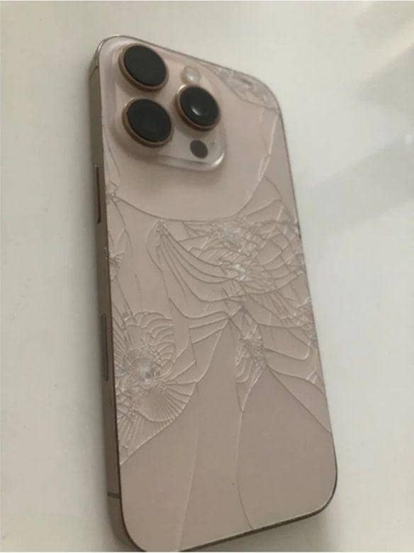 iphone 16 pro  back broken 0
