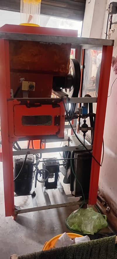 con ice-cream machine