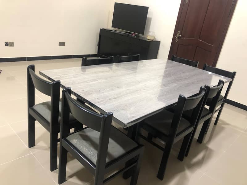 Solid wood Dining Table & Console (Coffee Table) – Mint Condition 10
