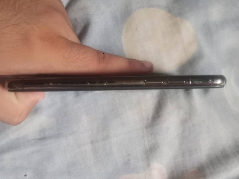 Apple iPhone 11 Pro 1