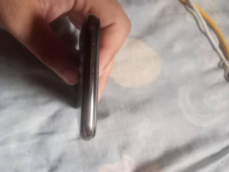 Apple iPhone 11 Pro 4