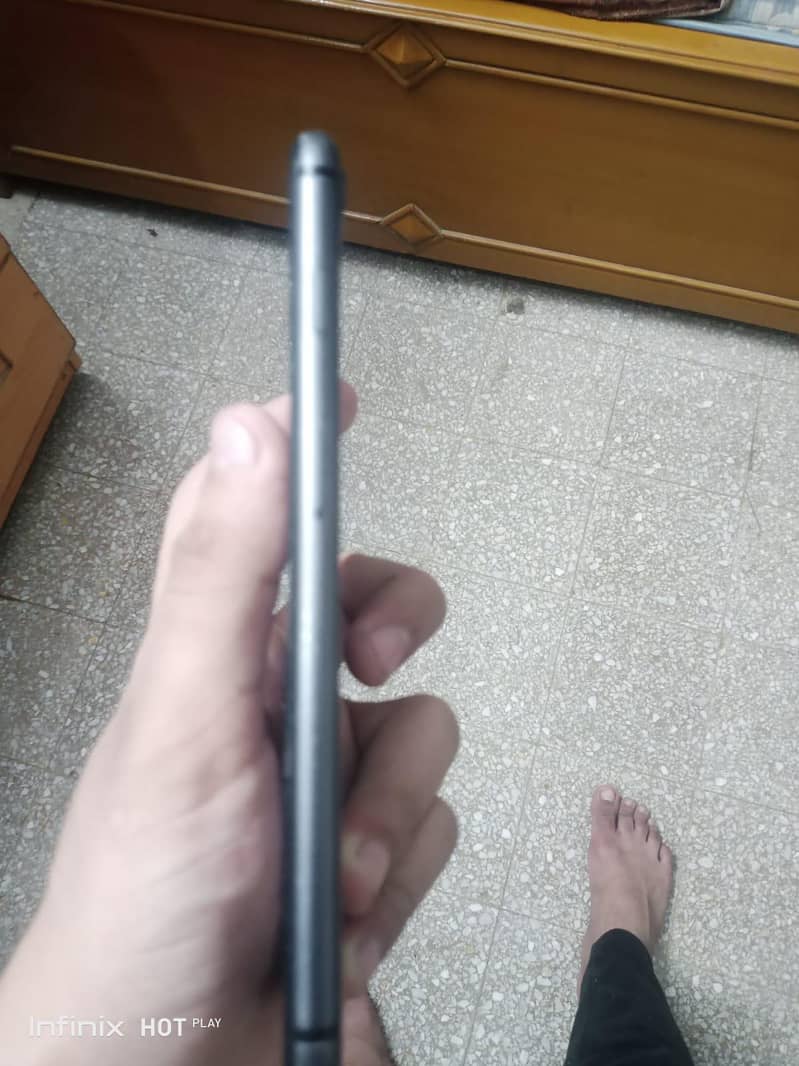 Apple iPhone 8 Plus 3