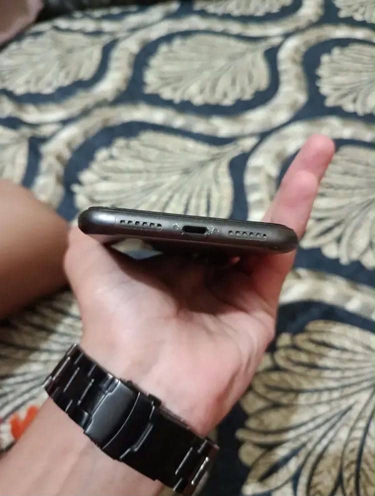 Apple iPhone 11 0