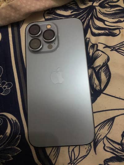 Apple iPhone 13 Pro . . . . . . . 128 GB. . . . battery health. . . 76