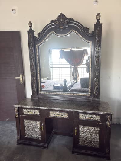 Dressing table