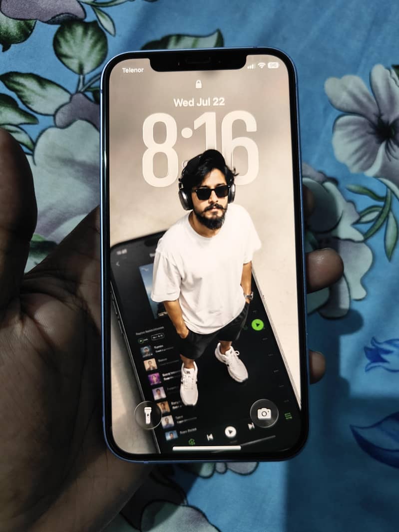 Apple iPhone 12 6