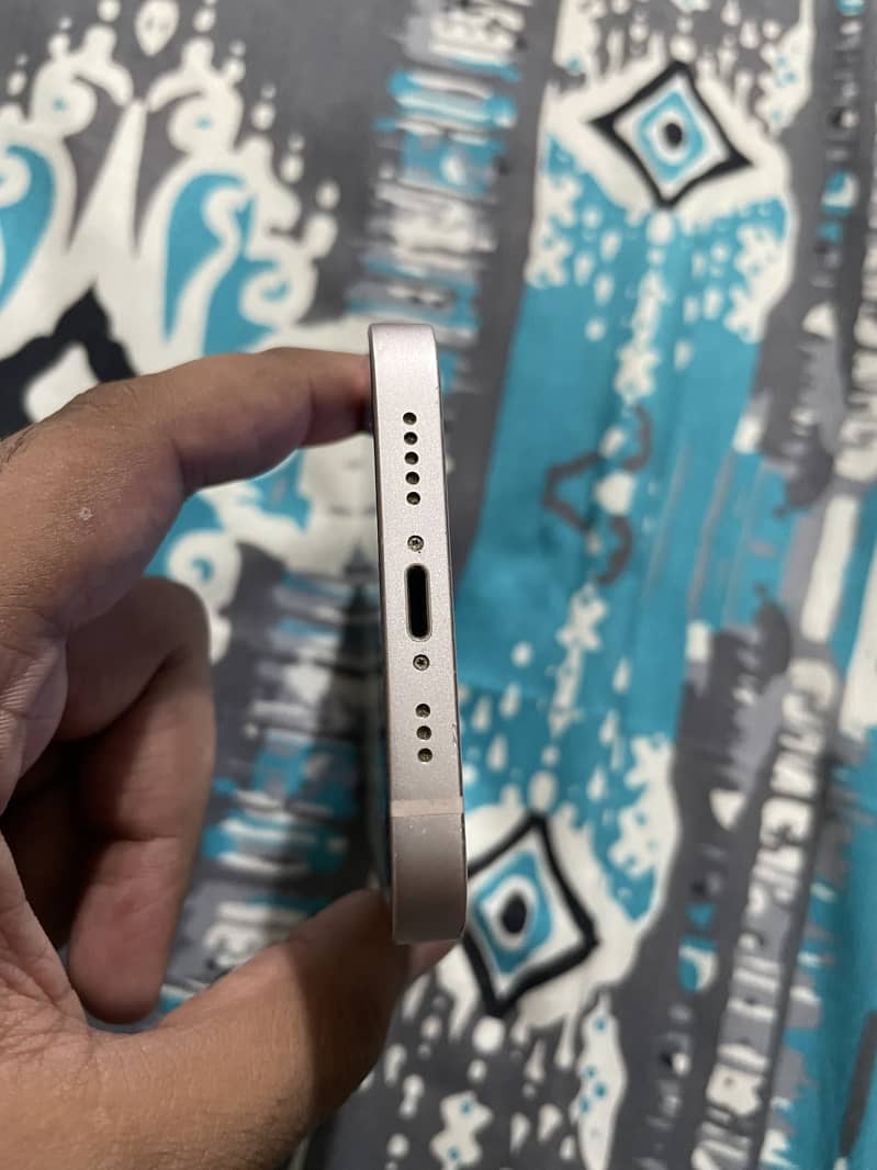 Apple iPhone 13 4