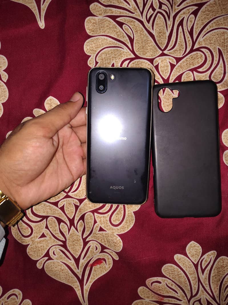 Sharp Aquos R2 3