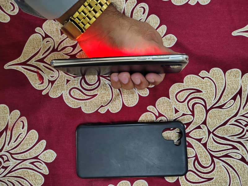 Sharp Aquos R2 4