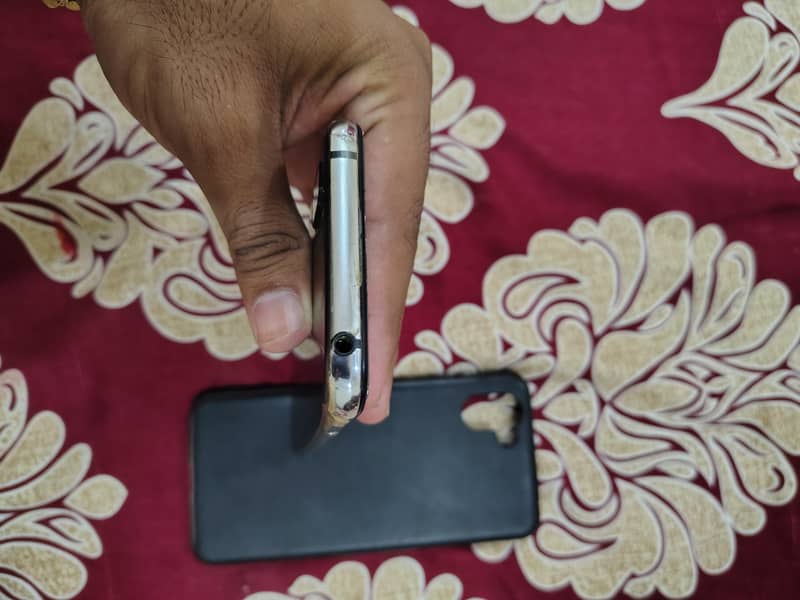 Sharp Aquos R2 5