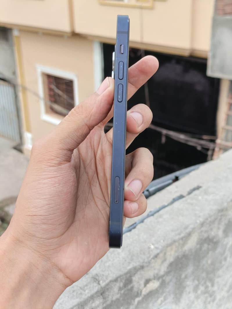 Apple iPhone 12 2