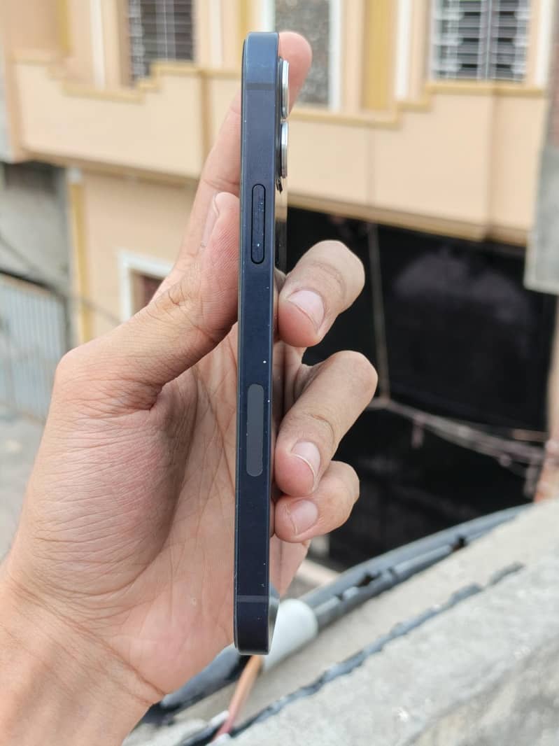 Apple iPhone 12 4