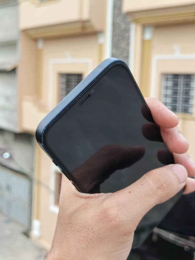 Apple iPhone 12 6