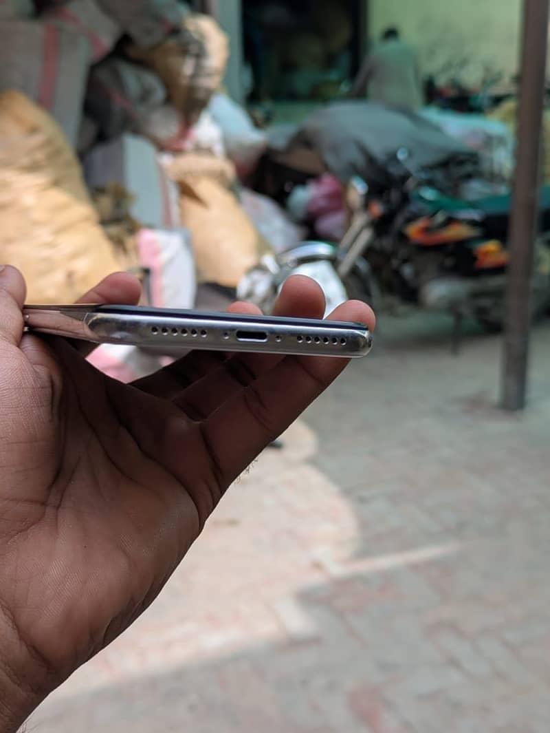 Apple iPhone X 3