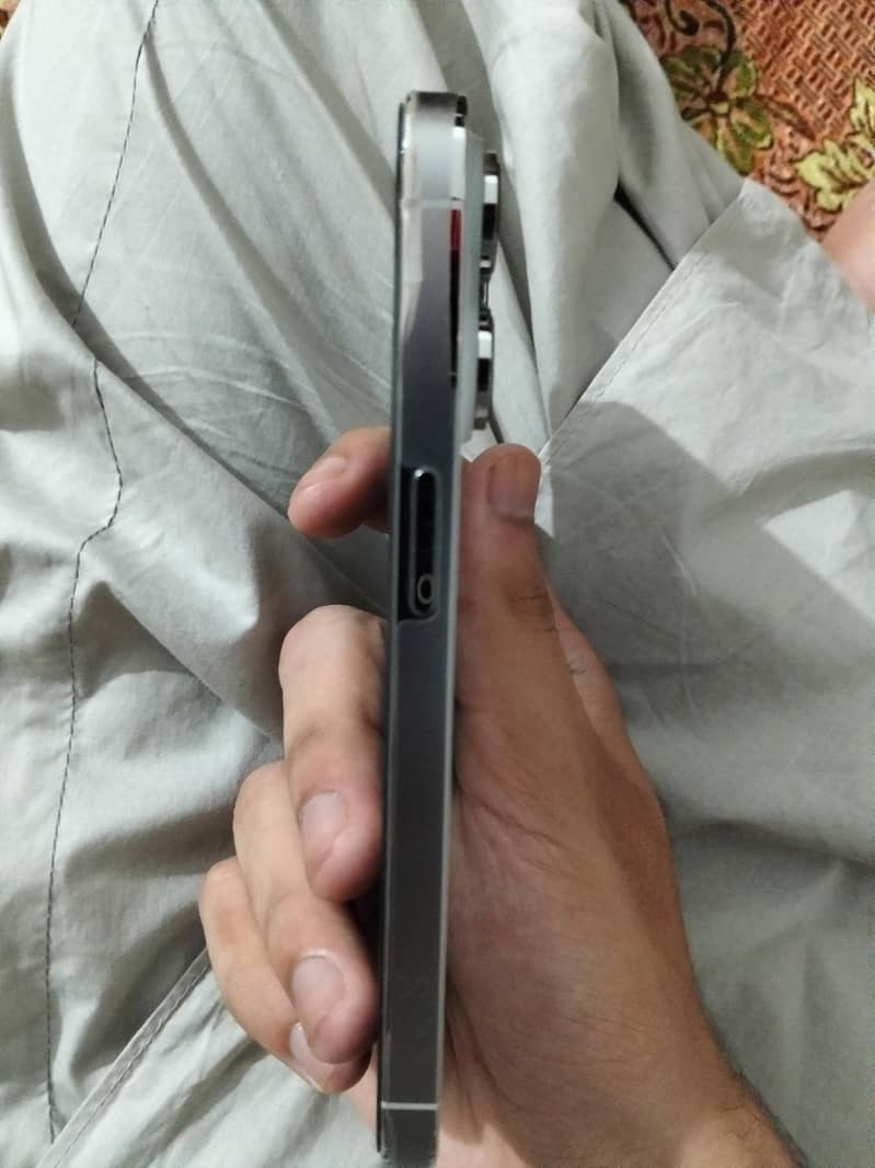 Apple iPhone 14 Pro 1