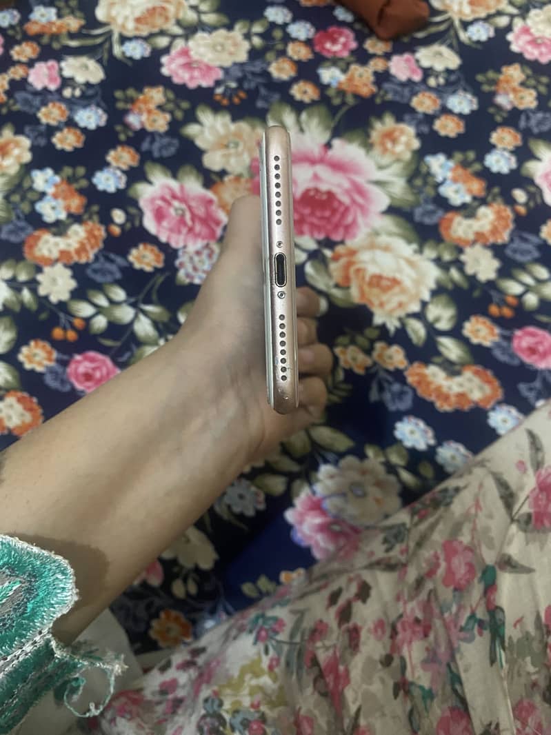 Apple iPhone 8 Plus 3