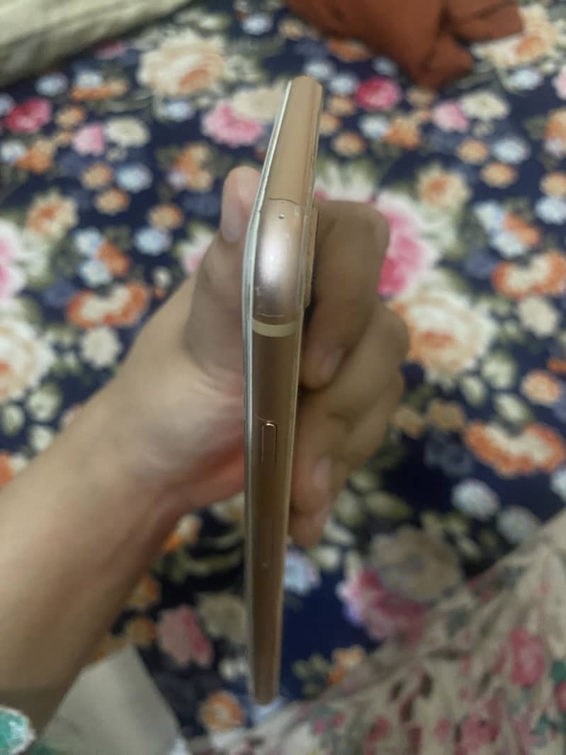 Apple iPhone 8 Plus 6