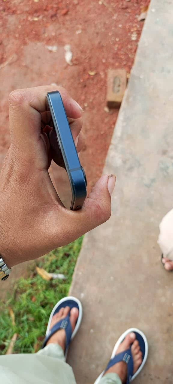 Apple iPhone 12 3