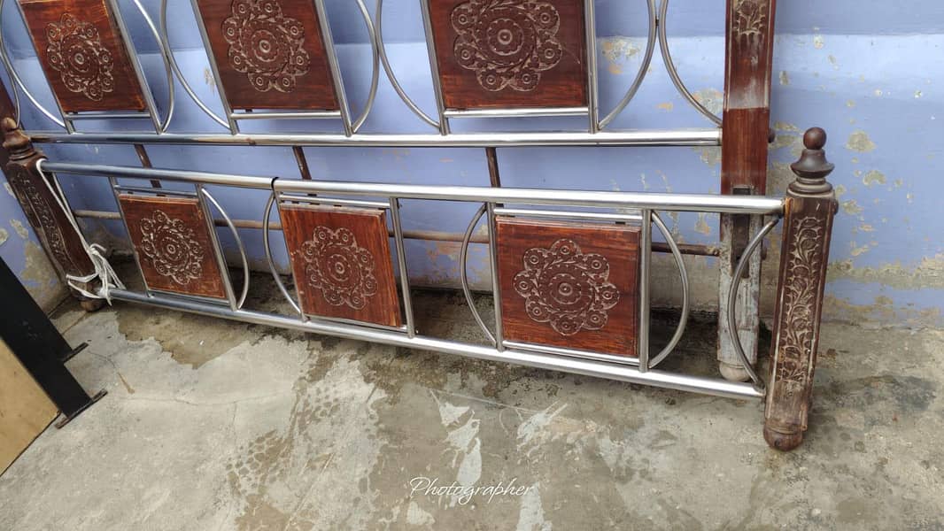 یوز بیڈ ھے سیل کرنا ھے چھ بائی ساڑے چھ 1