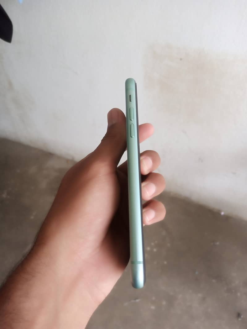 Apple iPhone 11 3
