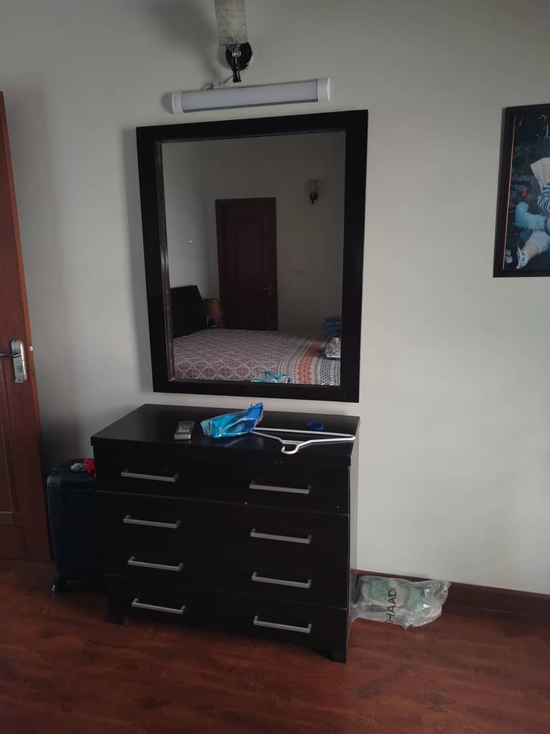 Dressing Table 0