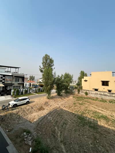 10 Marla Plot Available For Sale Very Low Price Central Park Lahore.