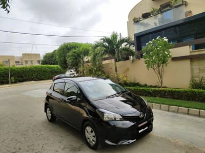 TOYOTA VITZ F 1.0cc INTELIGENT PACKAGE MODEL 2014 REG. 2017 (B2B) BLACK