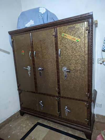 very cheap price 3 door almari 10/10 candtion