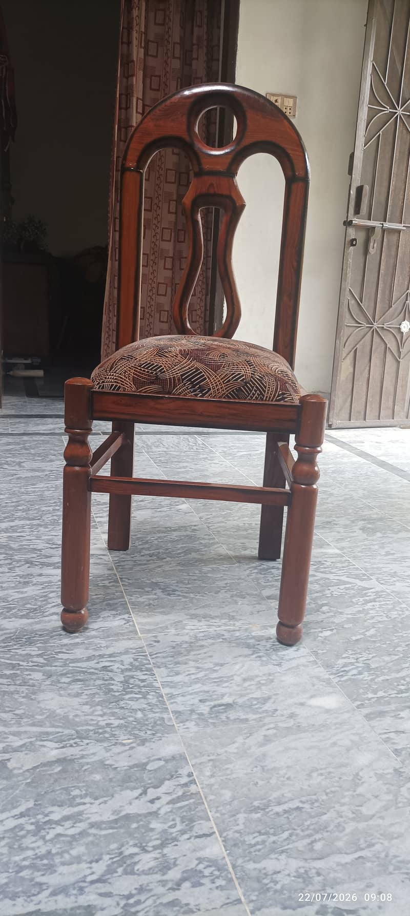 Dining table+ 6 chairs 4
