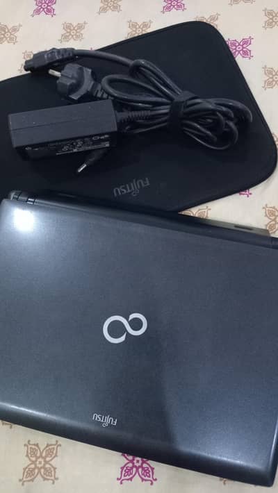 Fujitsu Mini Laptop, Intel Atom 1.67GHz, 2GB RAM, 500GB HDD