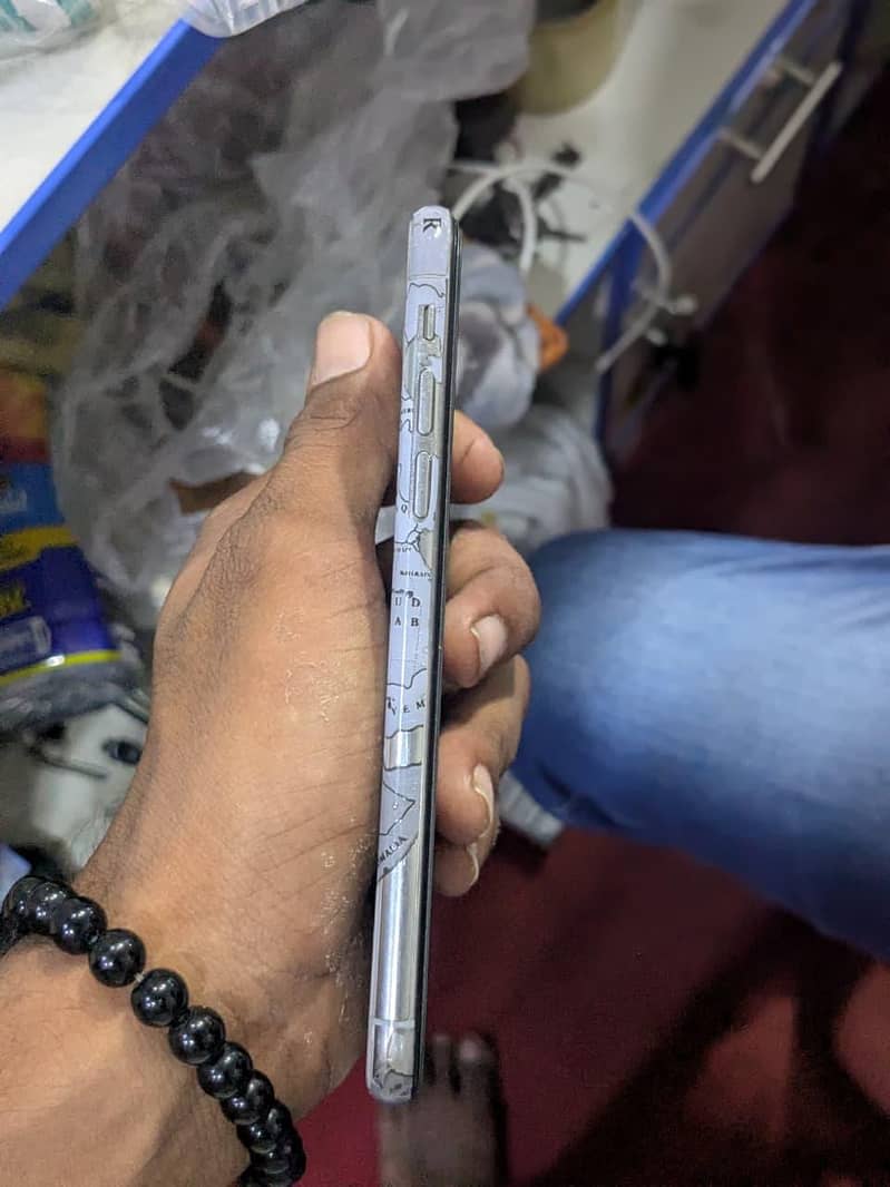 Apple iPhone X 4