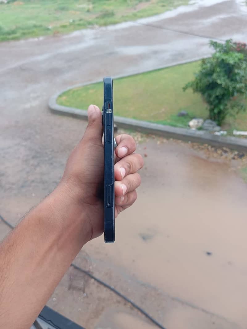Apple iPhone 13 1