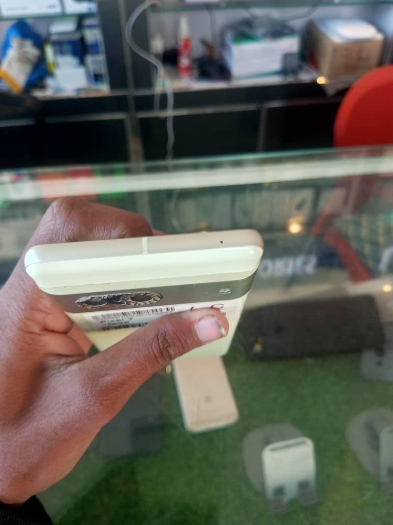 Google Pixel 7 4
