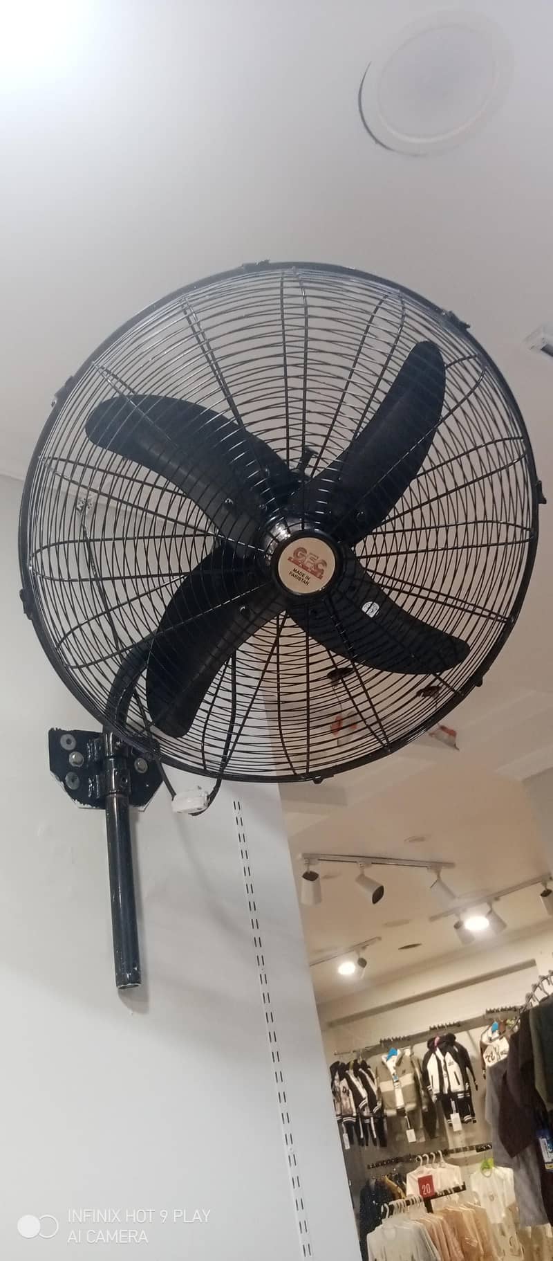 GFC Bracket Fan 0