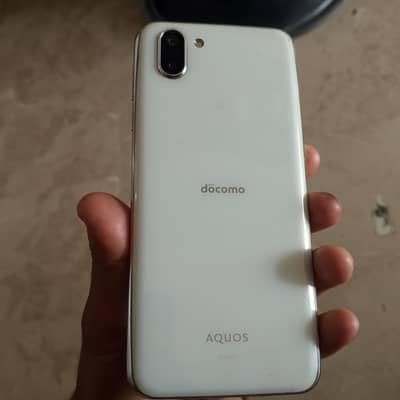 Aquos r2