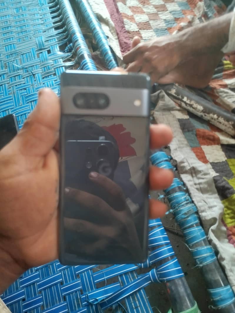 Google Pixel 7 4