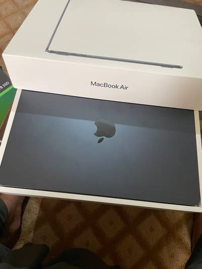 MacBook Air M2, 8/256 with full box.