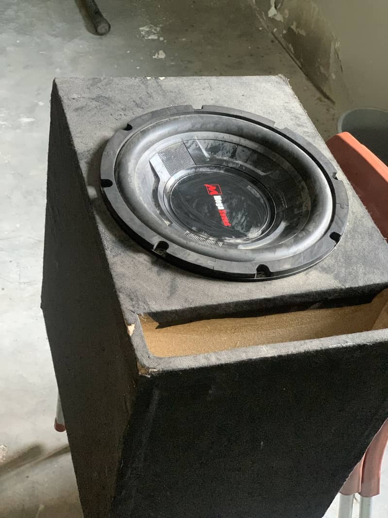 Amplifier with base box 1