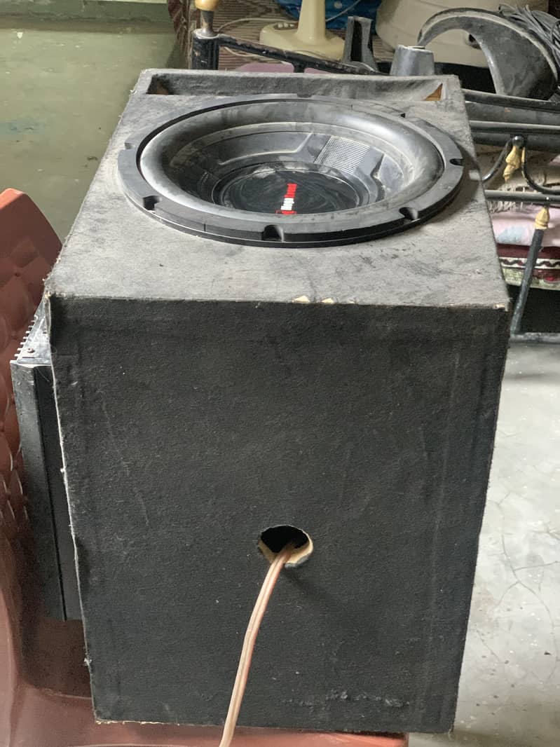 Amplifier with base box 2