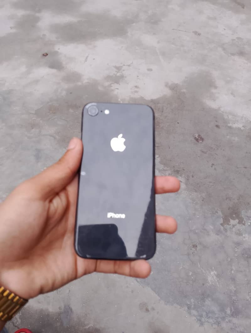 Apple iPhone 8 1