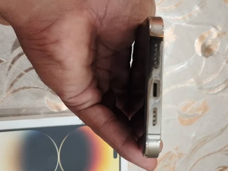 Apple iPhone 14 Pro Max 1