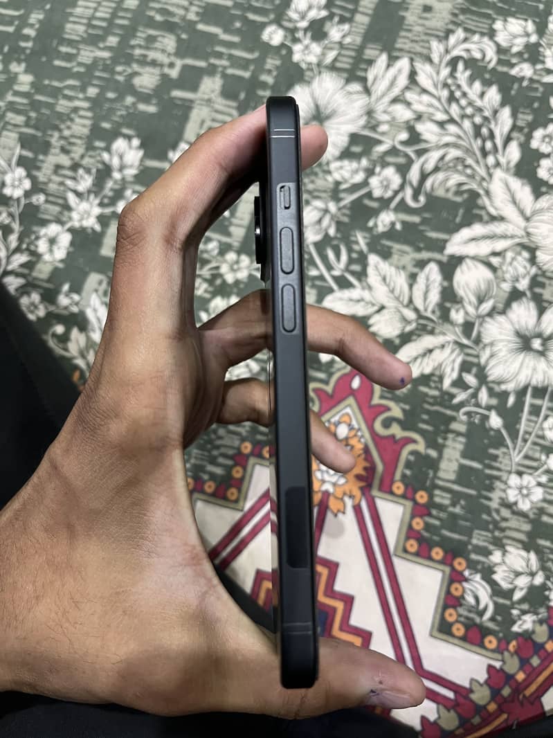 Apple iPhone 15 3