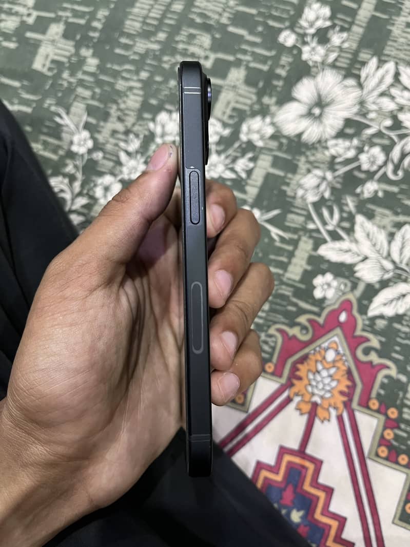 Apple iPhone 15 4